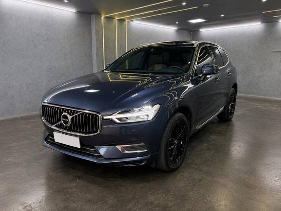VOLVO XC60 2.0 T8 HYBRID MOMENTUM AWD GEARTRONIC VOLVO XC60 2.0 T8 HYBRID MOMENTUM AWD GEARTRONIC